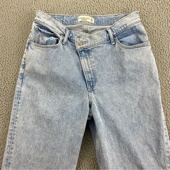 Abercrombie & Fitch The 90's Straight Ultra High Rise Jeans  |   Size:  31/12 XL - Picture 3 of 16